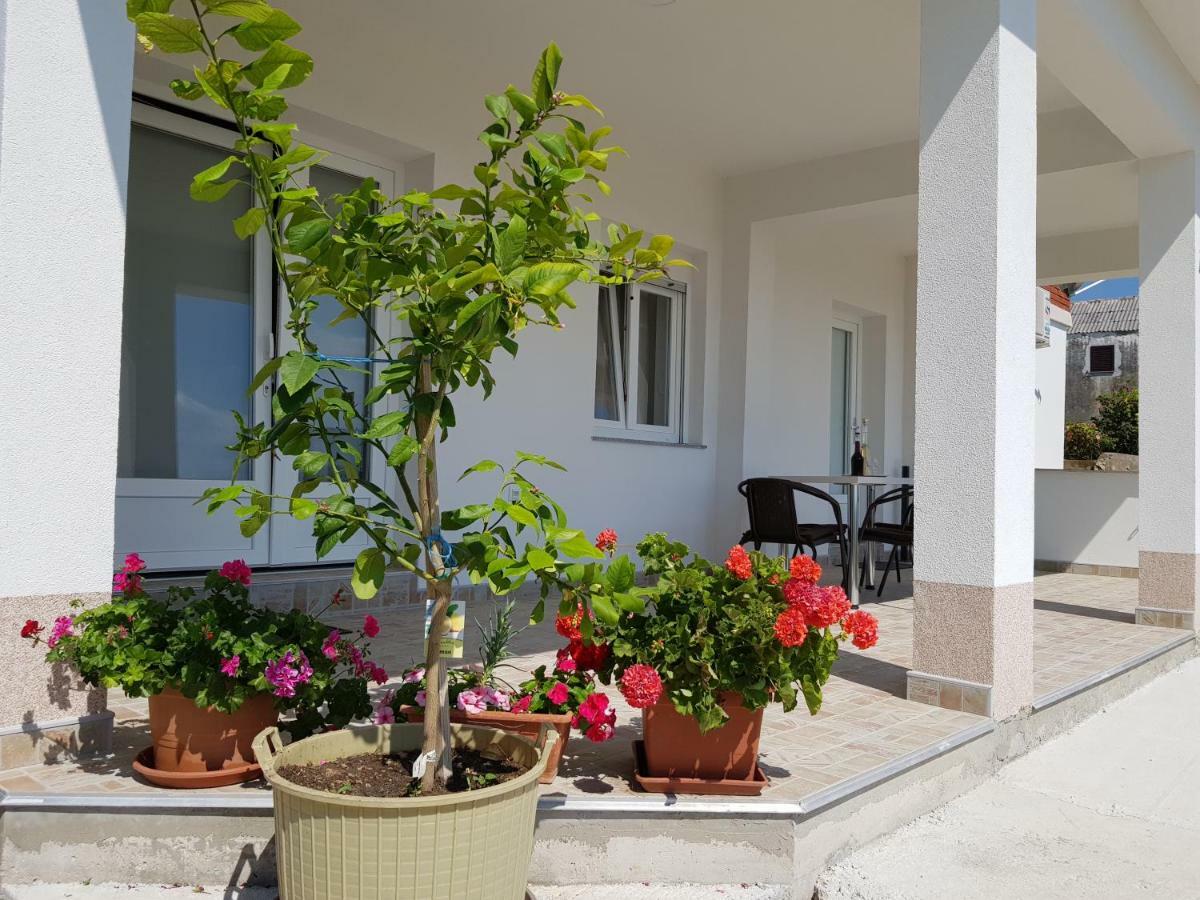 Apartments Tri Mora Razanac Exterior photo